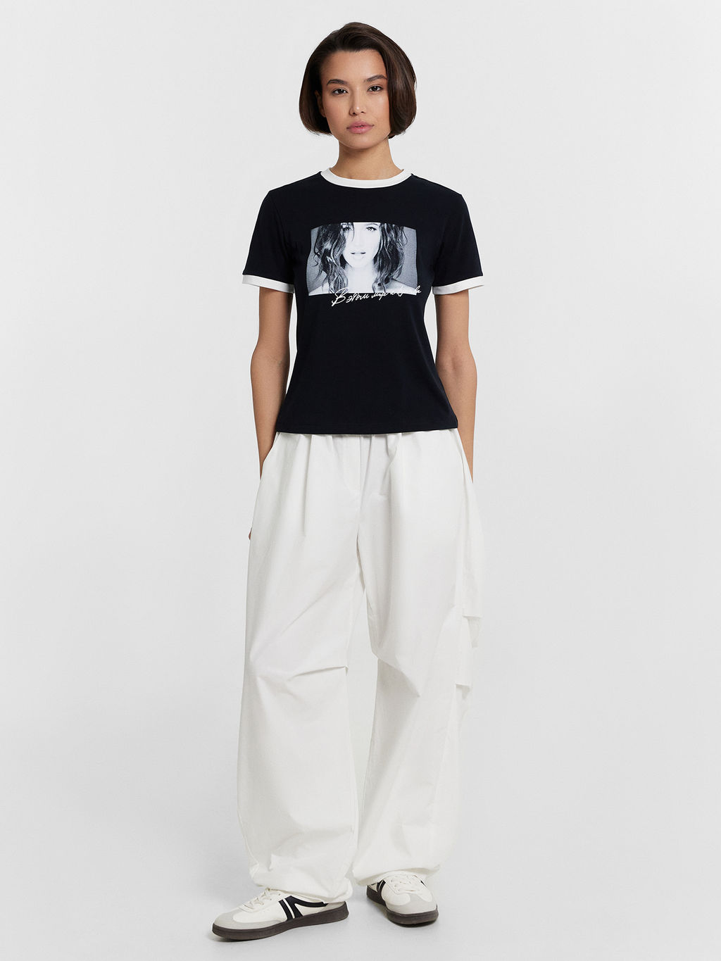 Футболка Mark Formelle x Ольга Бузова черная с принтом и надписью "В этом мире я красива"