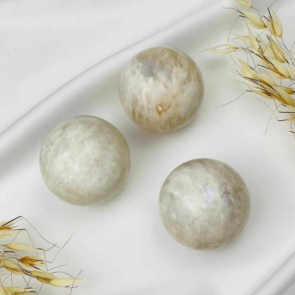 Шар из Лунного камня