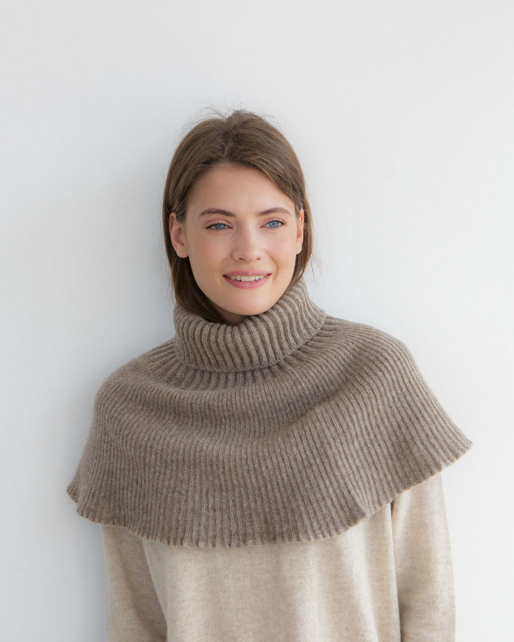 Манишка из шерсти UL серая