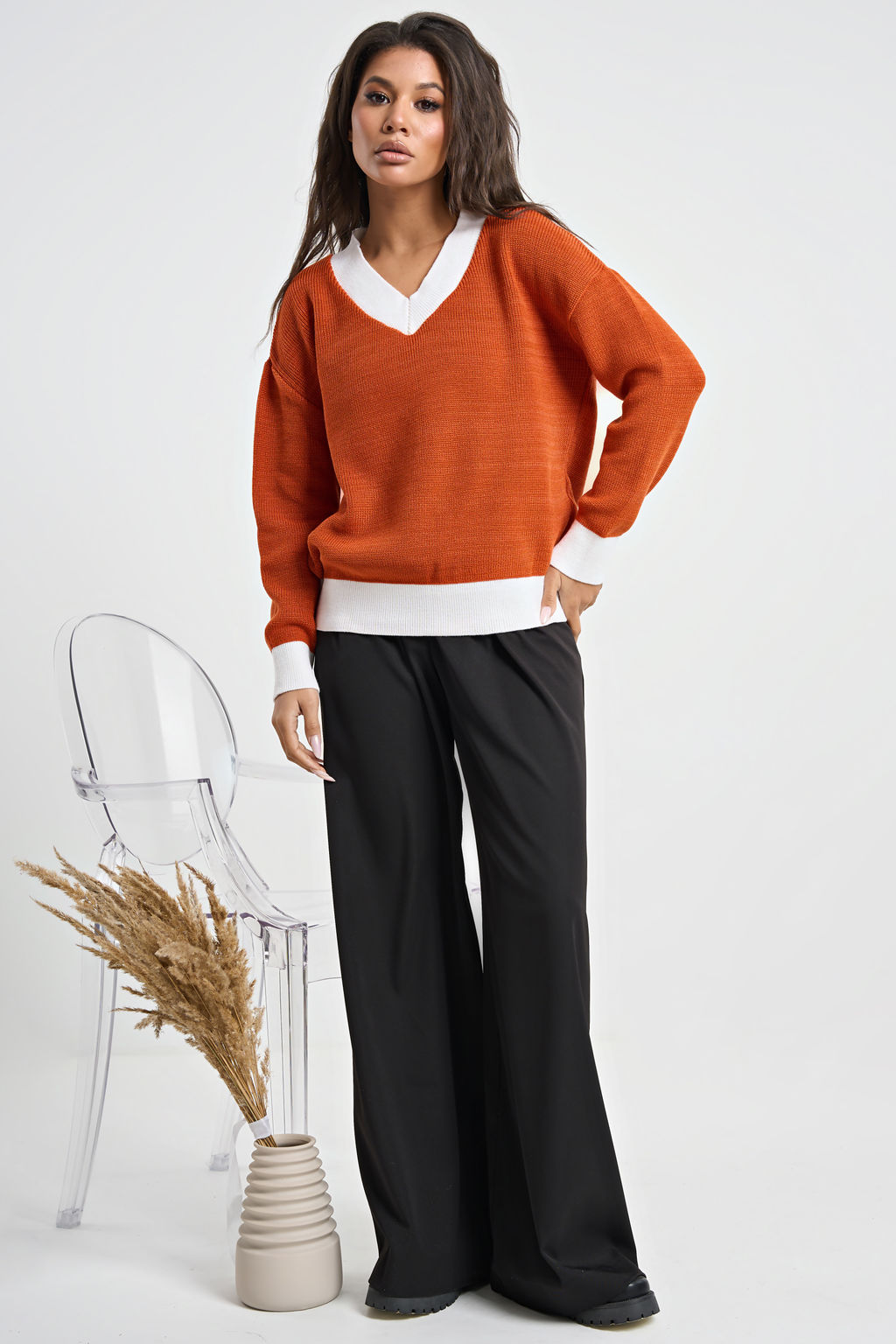 Пуловер вязаный с v-вырезом красная глина