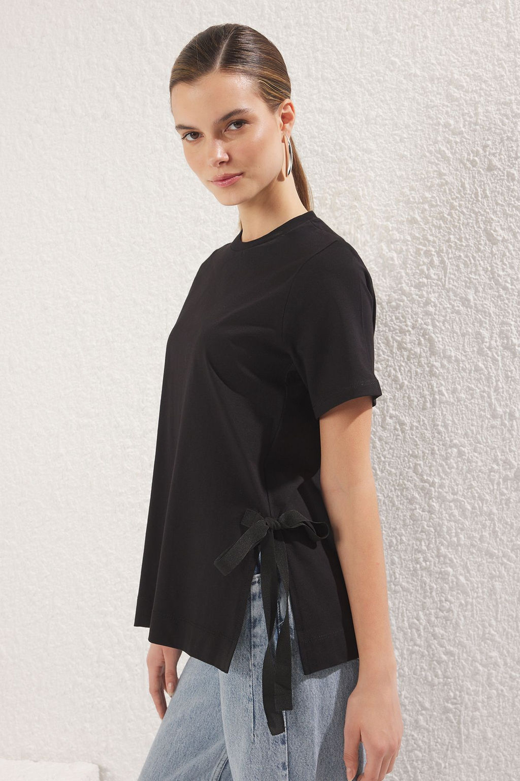 TRENDYOLMILLA Beyaz %100 Pamuk Yan Baglama Detayl? Relaxed/Rahat Kesim Orme T-Shirt TWOSS25TS00074  фото 6