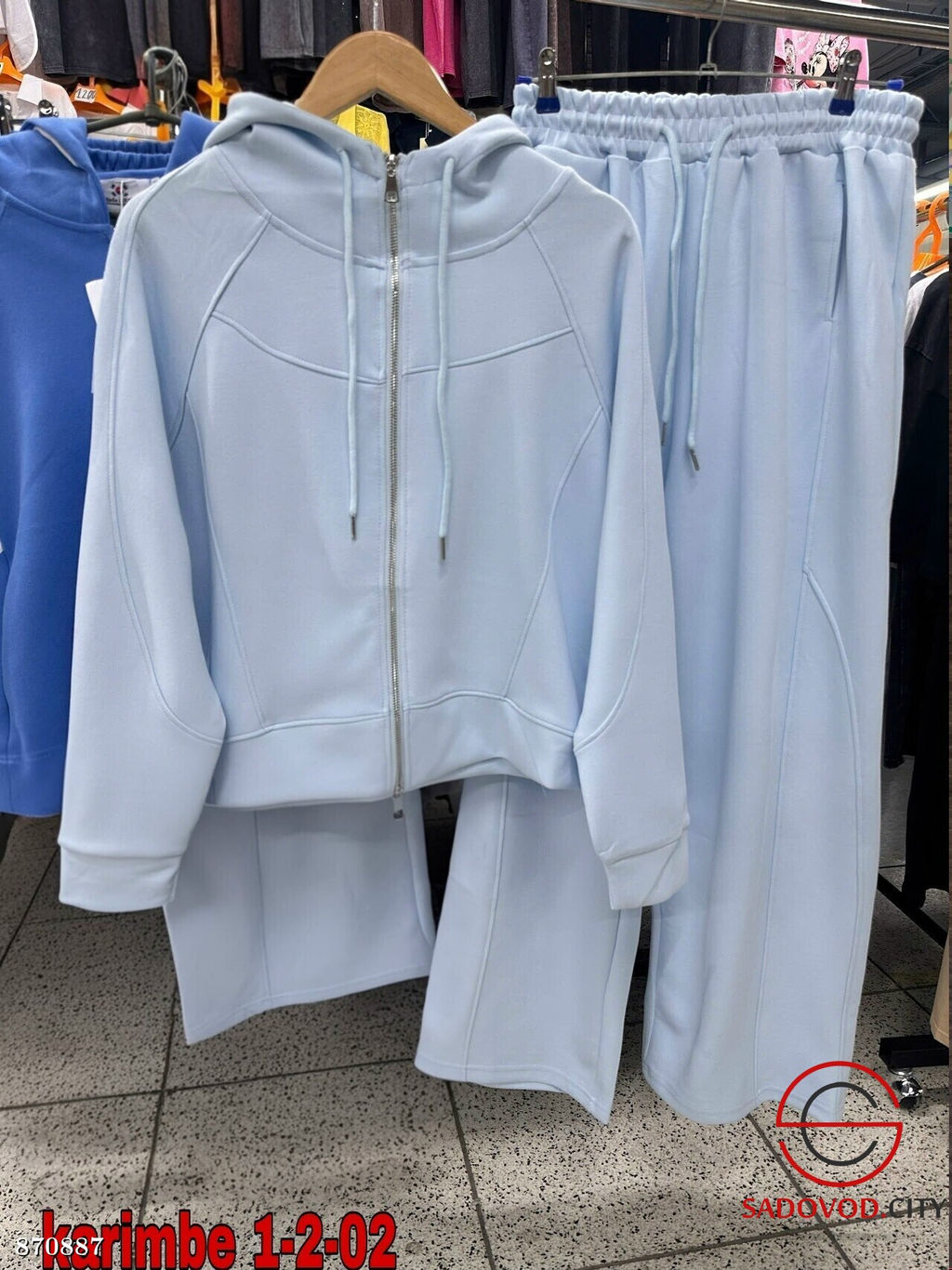 Женский спортивный костюм