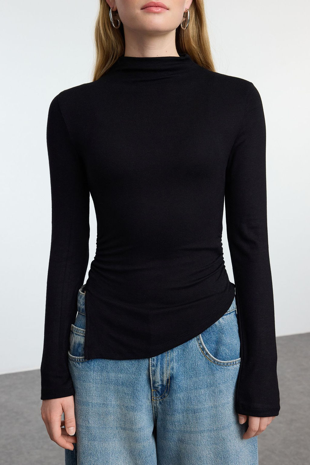 Siyah Fitted Buzgu/Drape Detayl? Dik Yaka Orme Bluz TWOAW25BZ00145