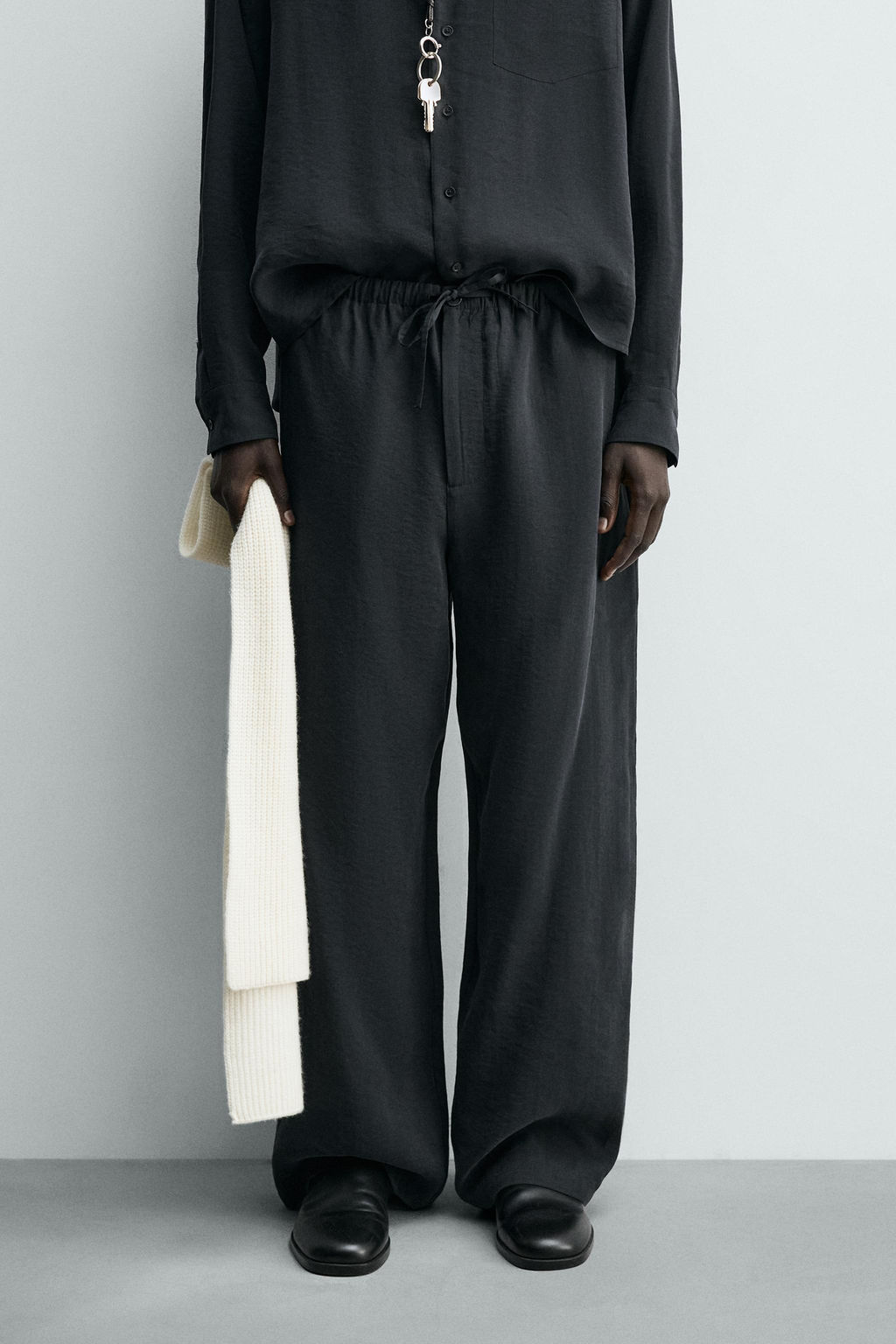 PANTAL?N FLUIDO RELAXED FIT / Negro - Zara фото 10