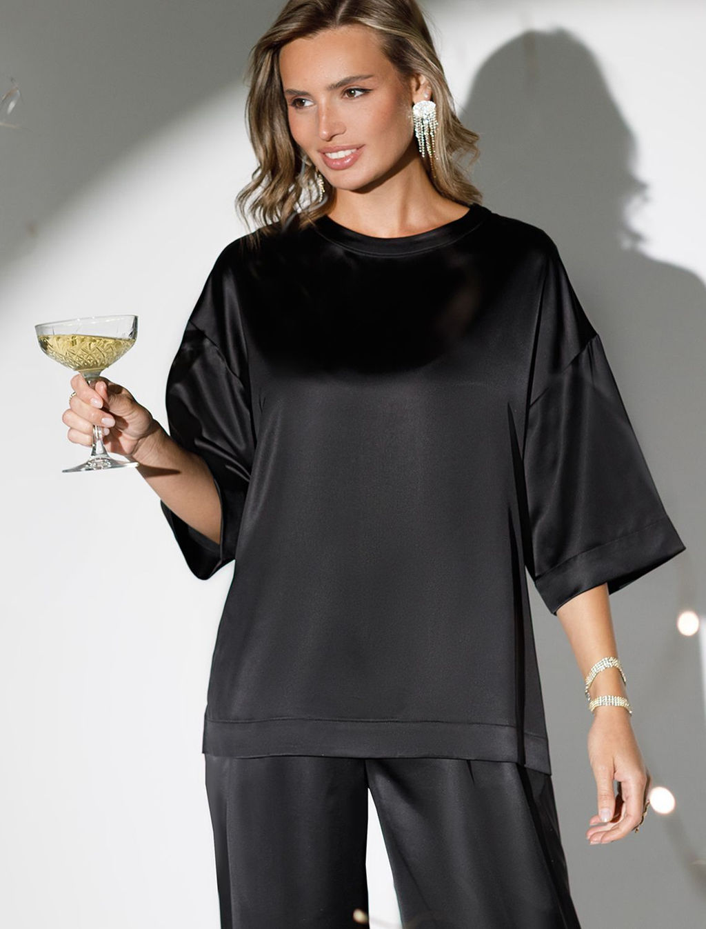 Блузка свободная из струящегося плотного сатина