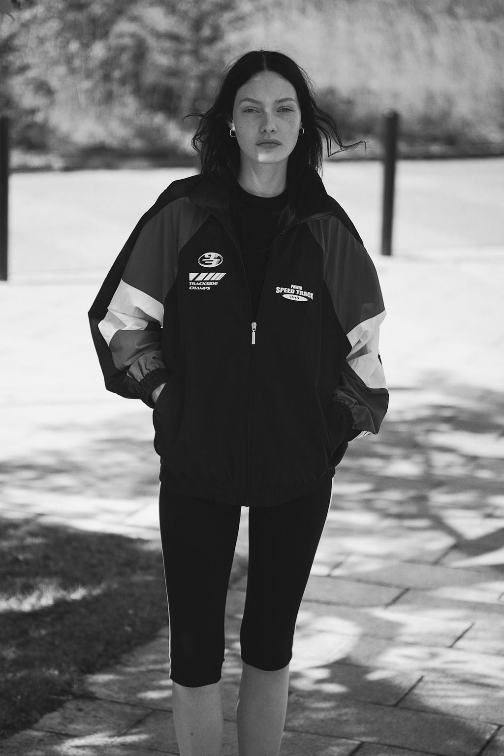 Chaqueta cortavientos oversize con estampado - H&m фото 2