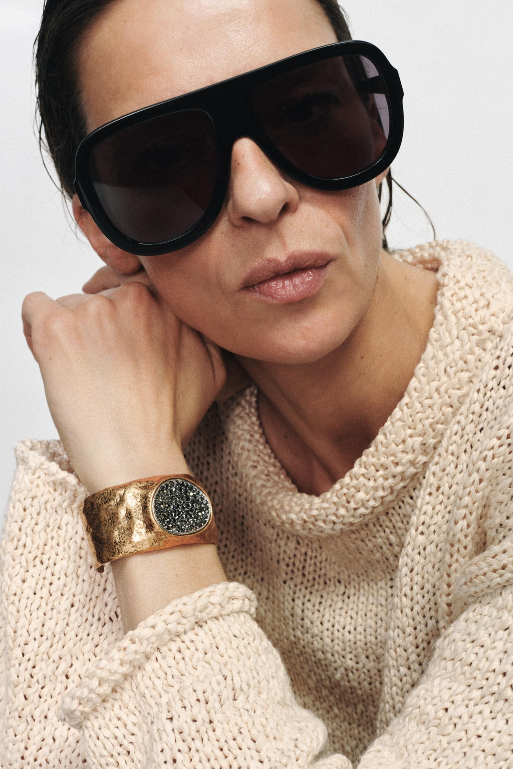 PULSERA MET?LICA LABRADA BRILLOS / Dorado