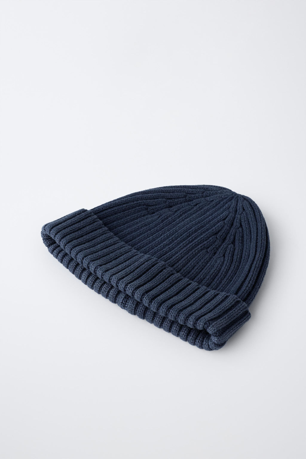 GORRO PUNTO EFECTO LAVADO / Azul tinta