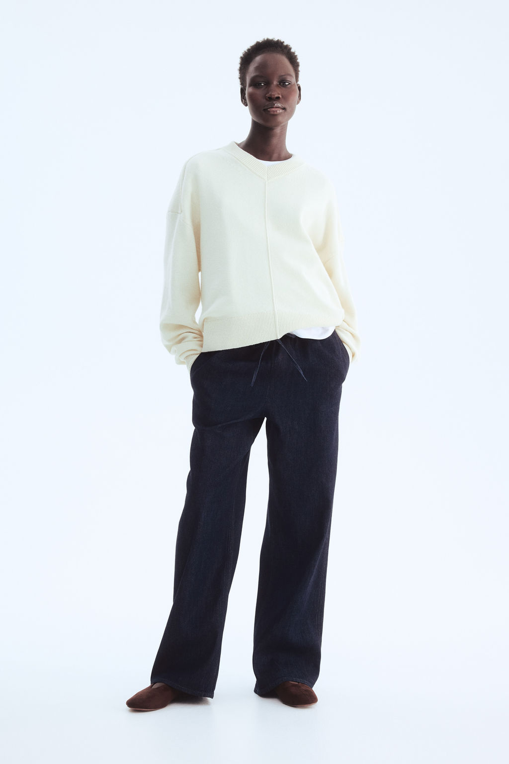 Pantal?n denim con cord?n de ajuste