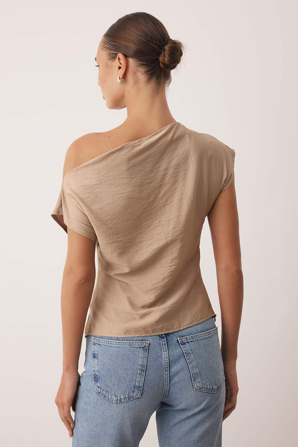Kahverengi Kay?k Yaka Fitted Toka Detayl? Dokuma Bluz TWOAW26BZ00058