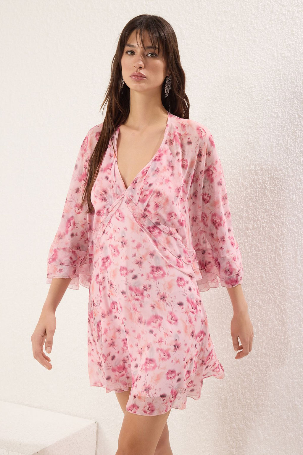 TRENDYOLMILLA Cok Renkli A-Kesim F?rf?rl? Astarl? Sifon Dokuma K?sa S?k Elbise TPRSS25EL00220