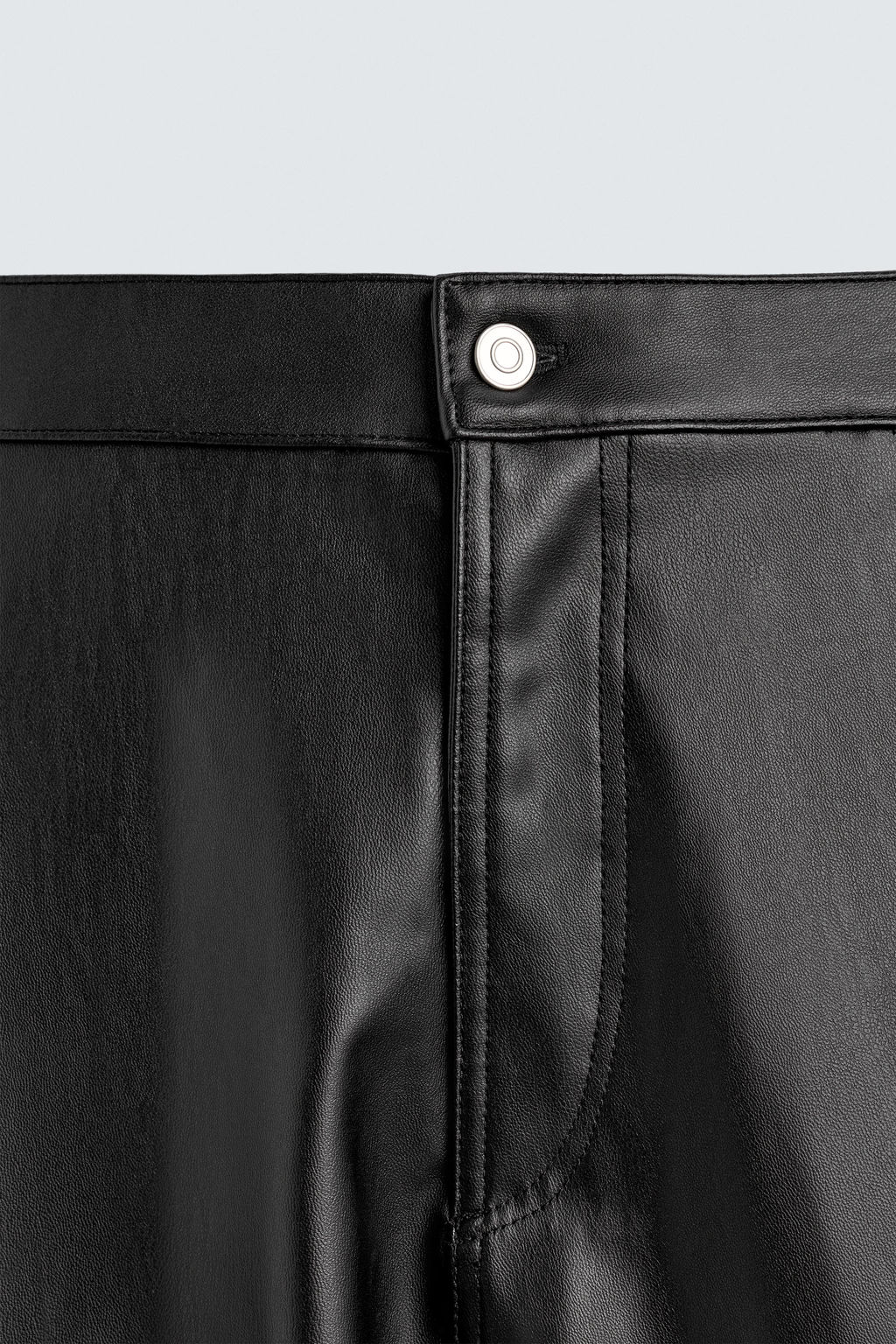 BERMUDA WIDE FIT EFECTO PIEL / Negro / Blanco - Zara фото 9