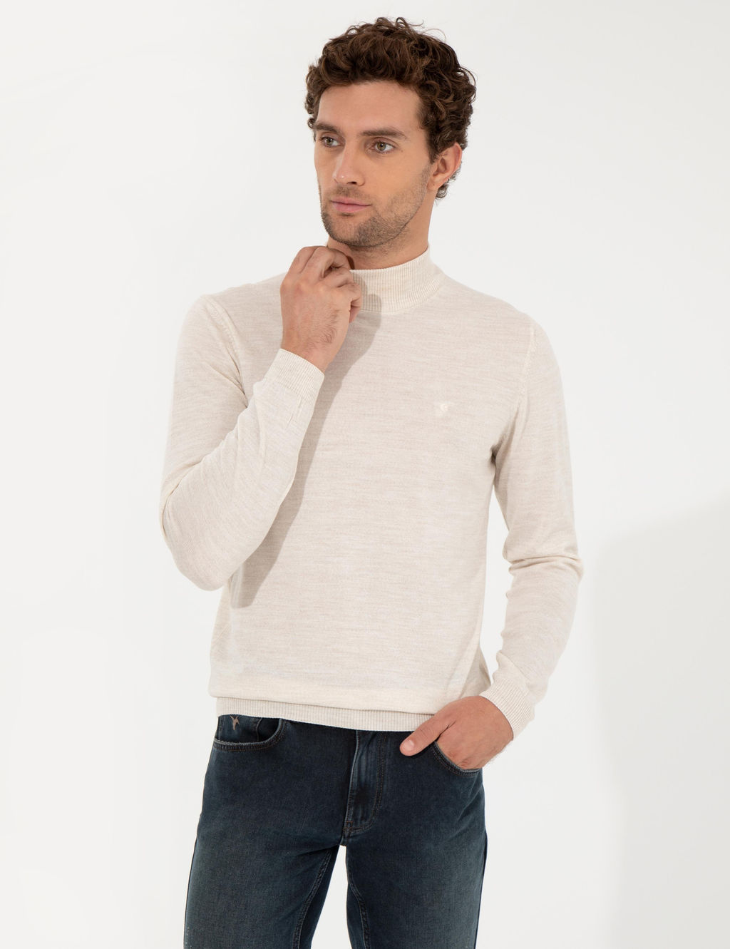 Бежевый базовый трикотажный свитер приталенного кроя в стиле Fisherman - Cacharel фото 4