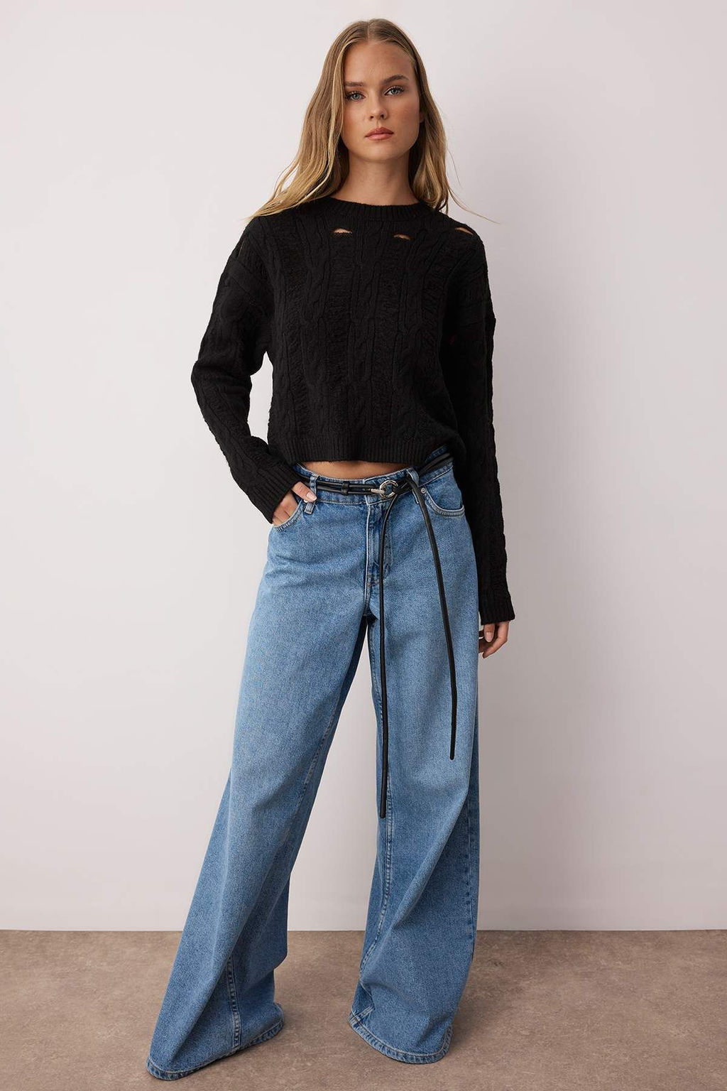 Siyah Yumusak Dokulu Genis Kal?p Ajurlu/Delikli Triko Kazak TWOAW26KZ00124 - Trendyolmilla фото 2