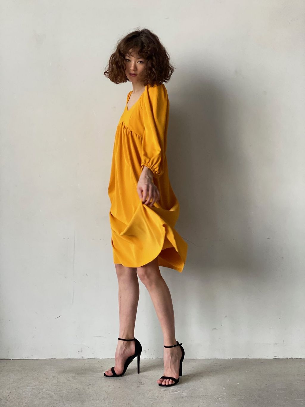 Платье-миди с пышными рукавами в цвете манго - Martichelli фото 4