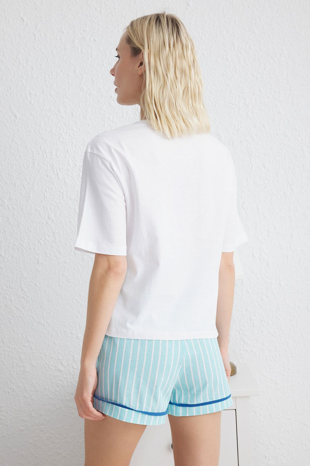 Trendyolmilla Beyaz-Pembe %100 Pamuklu Cizgili Bask?l? Sortlu Orme Pijama Tak?m? THMSS25PT00115 фото 6