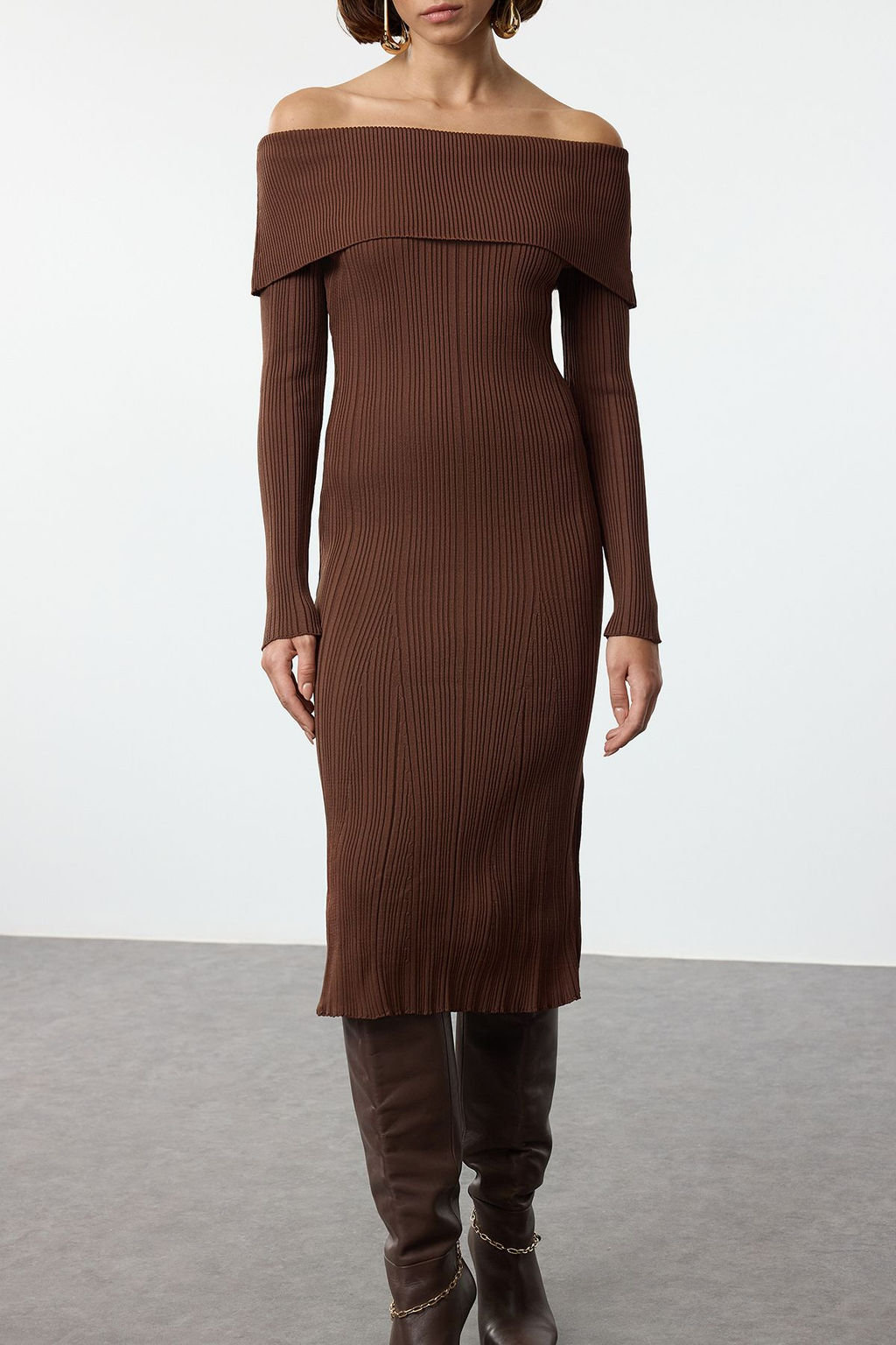 TRENDYOLMILLA Siyah Midi Triko Basic Carmen Yaka Elbise TWOAW25EL00033  фото 16