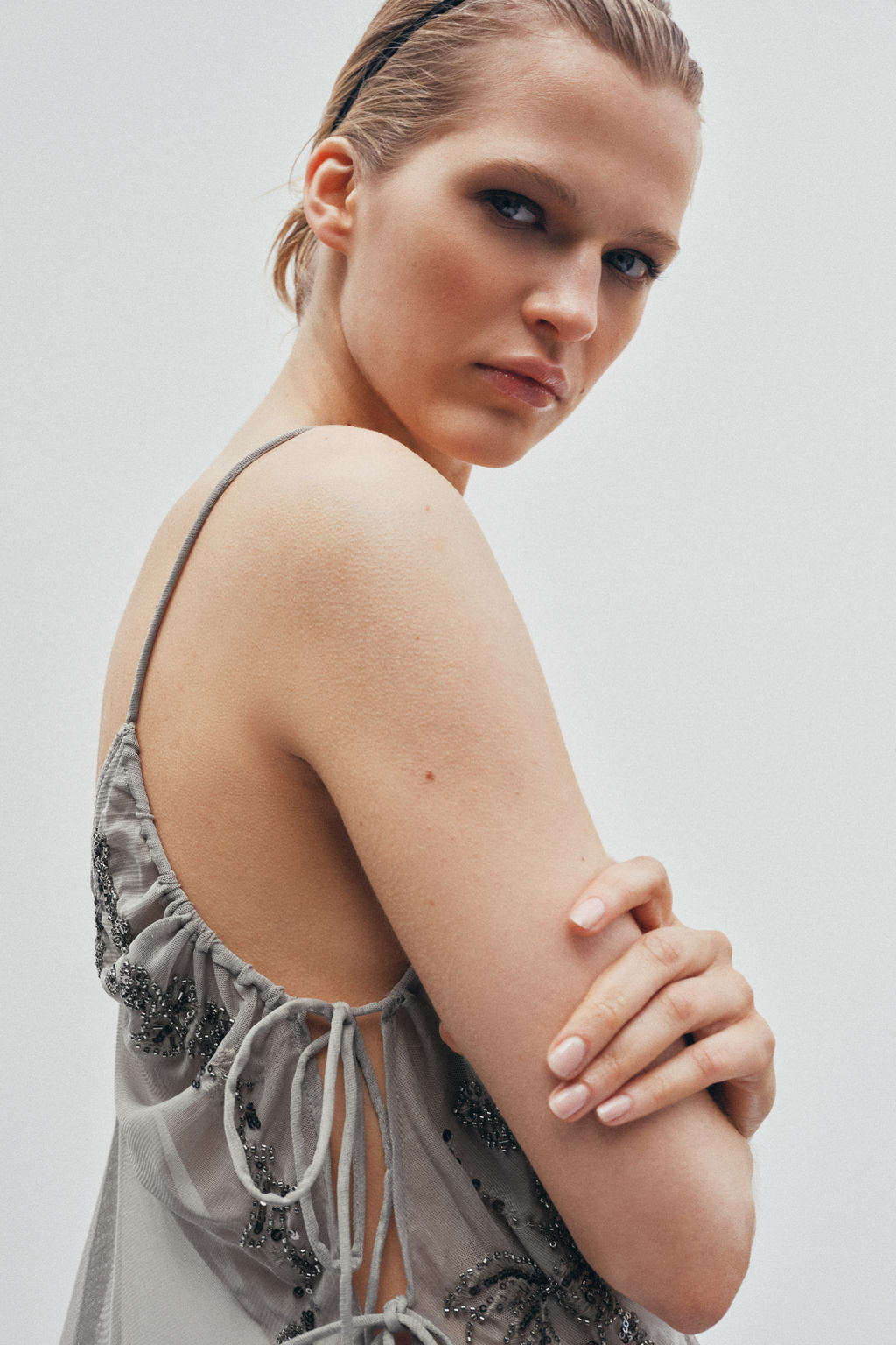 TOP BORDADOS LENTEJUELAS / Gris claro - Zara фото 5