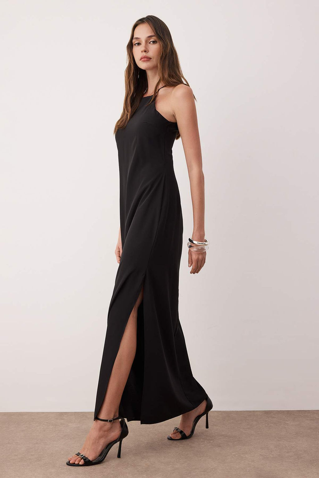 TRENDYOLMILLA Cok Renkli Batik Desenli Duz Kesim Kolsuz Maxi Astarl? Saten Dokuma Elbise TWOSS23EL02238 фото 28