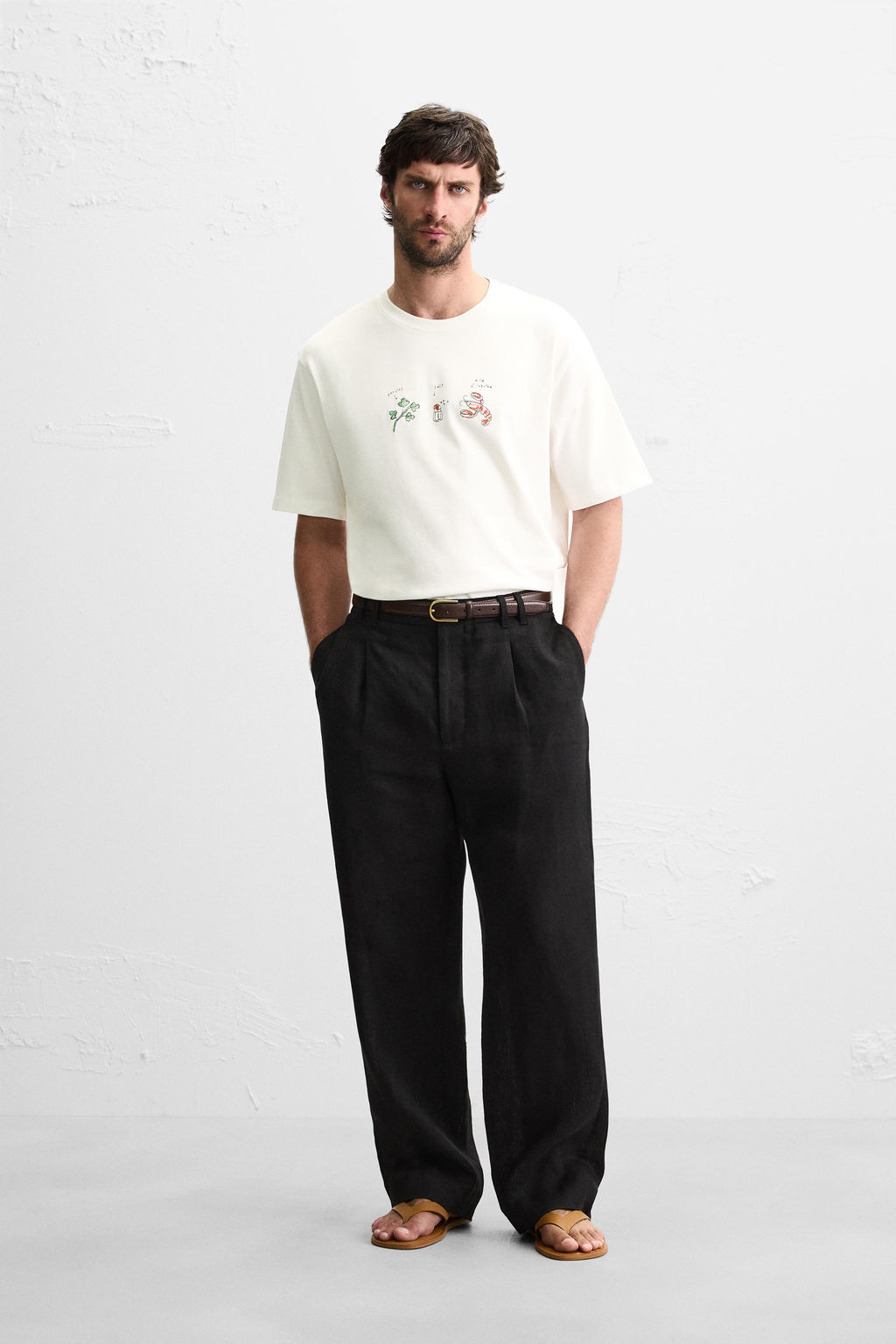 CONTRAST EMBROIDERY T-SHIRT