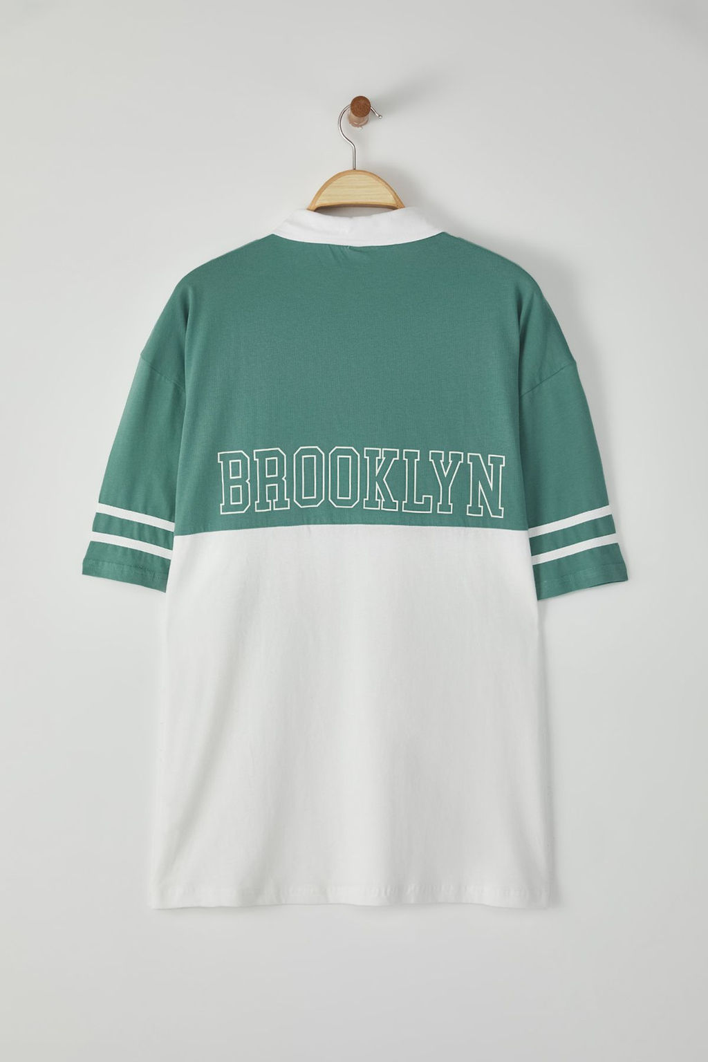 TRENDYOL MAN Siyah Oversize/Genis Kesim Renk Bloklu Brooklyn Bask?l? Polo Yaka T-shirt TMNSS25PO00029 - Trendyolmilla фото 3