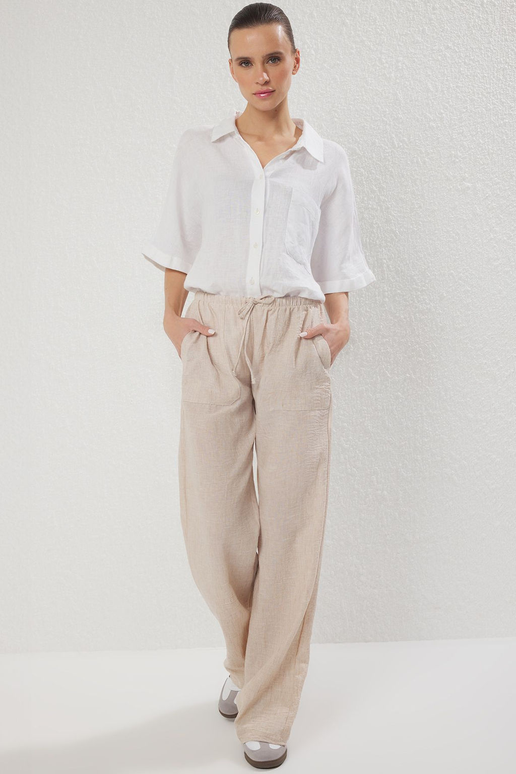 Trendyolmilla Tas Keten Gorunumlu Baglama Detayl? Wide Leg/Genis Paca Dokuma Pantolon TWOSS25PL00109