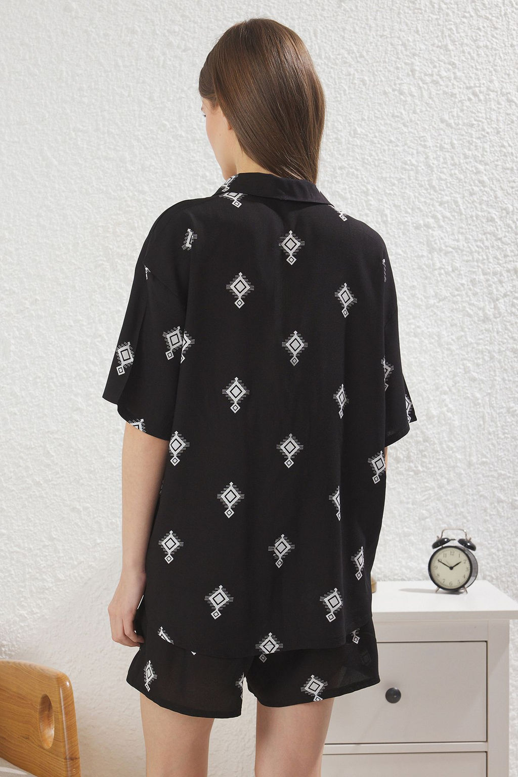 Trendyolmilla Siyah Etnik Desenli Sortlu Dokuma Pijama Tak?m? THMSS25PT00340  фото 4