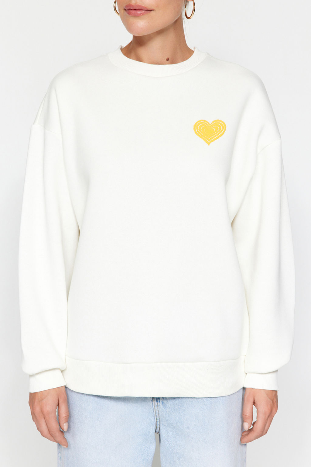 Ekru Kal?n Ici Polarl? Gogus ve S?rt Kabartma Bask?l? Oversize Orme Sweatshirt TWOAW24SW00226