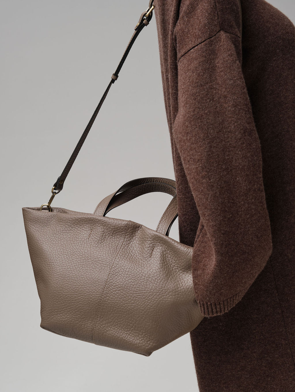 Кожаная сумка Azaro 31355 тауп