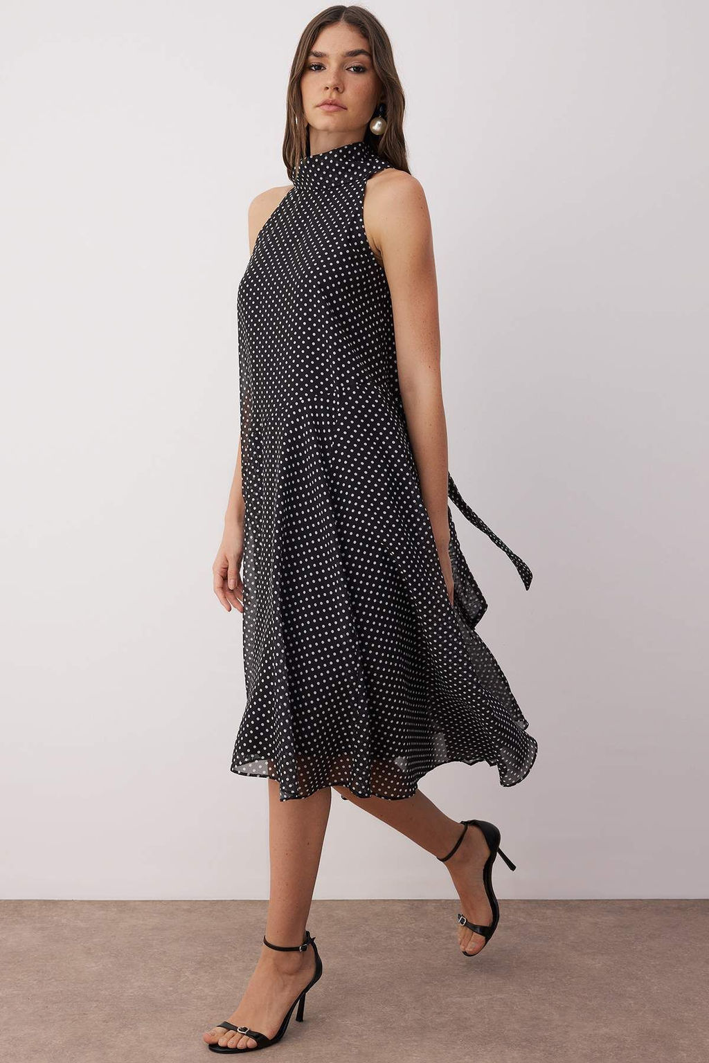 Siyah Puantiyeli Sal Detayl? Midi Astarl? Sifon Dokuma Elbise TWOSS25EL00875