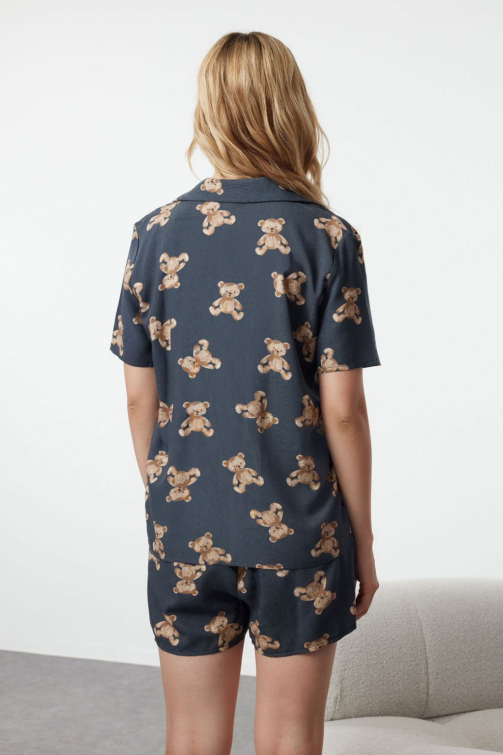 Trendyolmilla Bej Ay?c?kl? Viskon Sortlu Dokuma Pijama Tak?m? THMSS24PT00067  фото 19