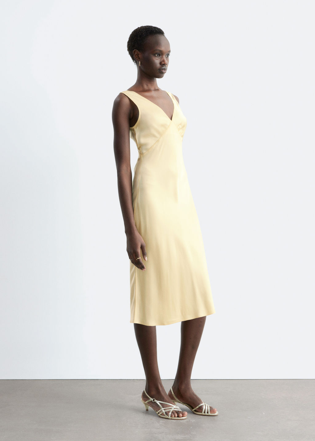 Vestido midi lencero con escote en pico - H&m фото 6