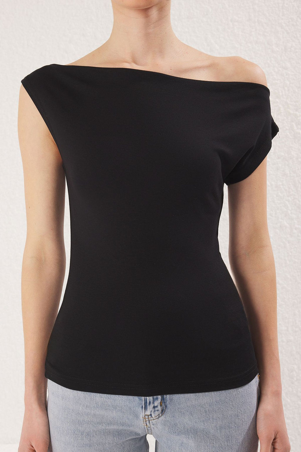 Trendyolmilla Ekru Kay?k Yaka Fitted Viskoz/Yumusak Kumasl? Esnek Orme Bluz TWOSS24BZ00090 фото 4