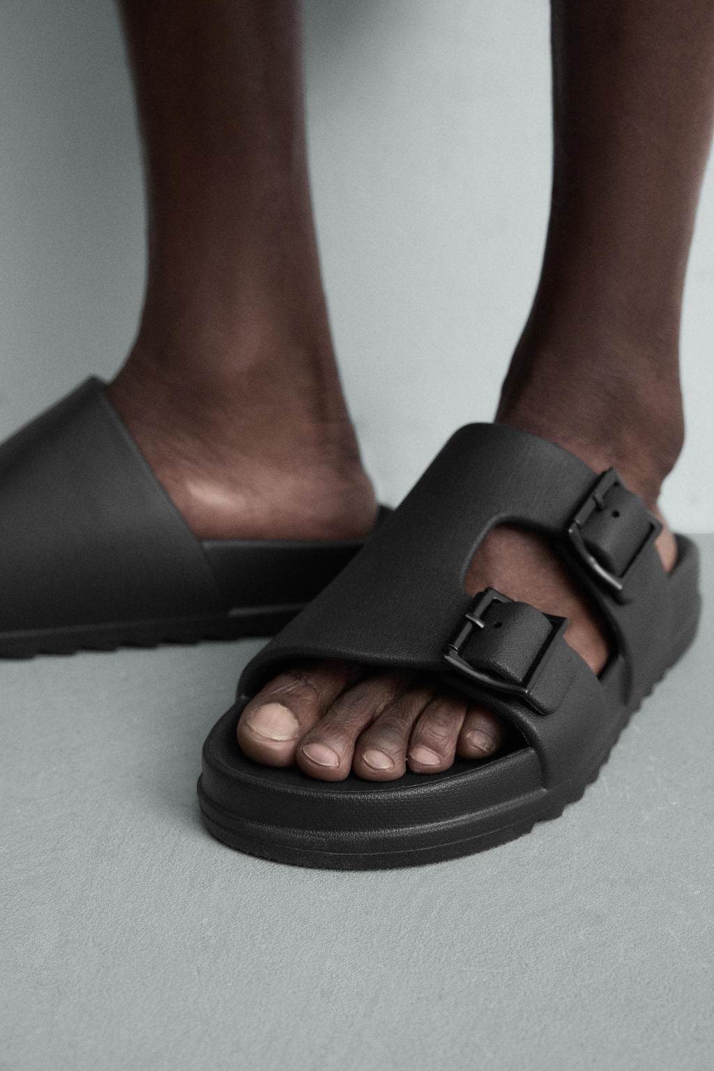 DOUBLE-STRAP RUBBERISED SANDALS - Zara фото 3