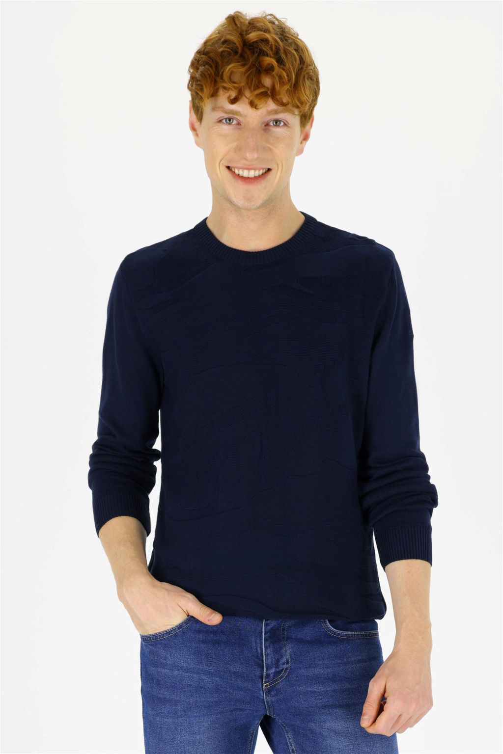 Свитер из килограммового воротника мужского темно -синего велосипеда Неожиданная скидка в корзине