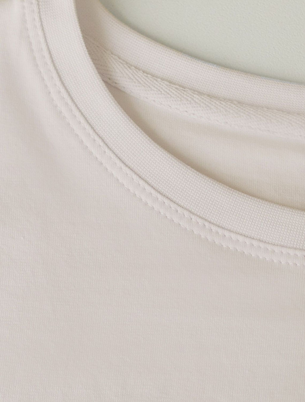 Базовая футболка полуприлегающая из премиального хлопка с эластаном