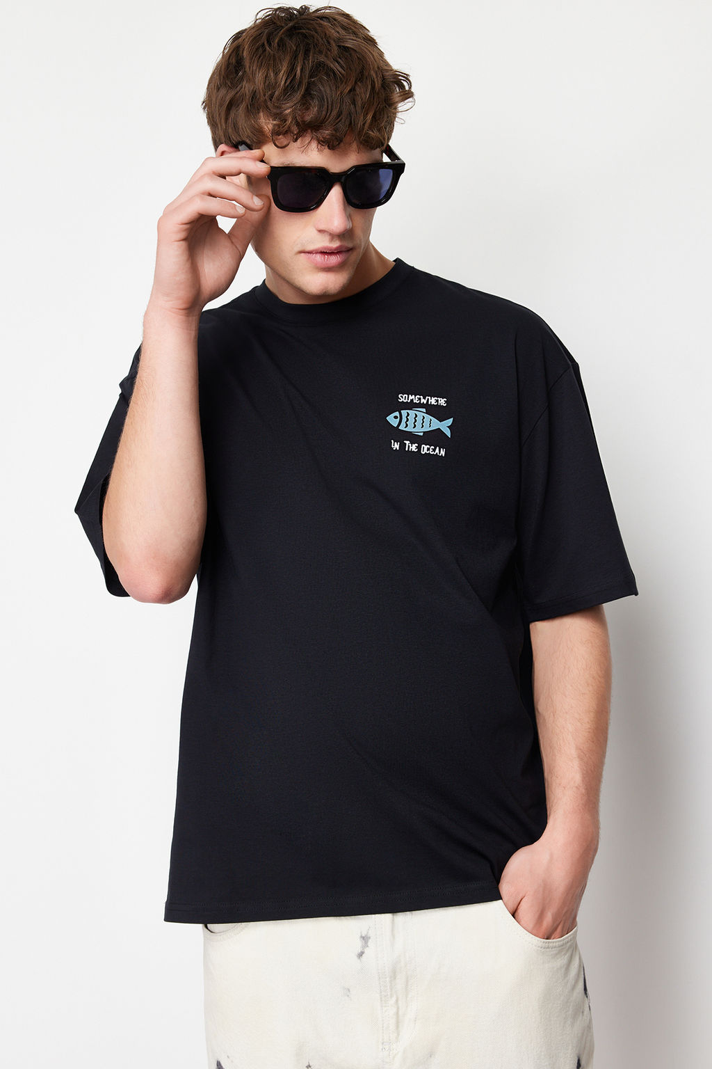 Siyah Oversize/Genis Kesim %100 Pamuklu Kadife Doku Bask?l? T-Shirt TMNSS22TS0318