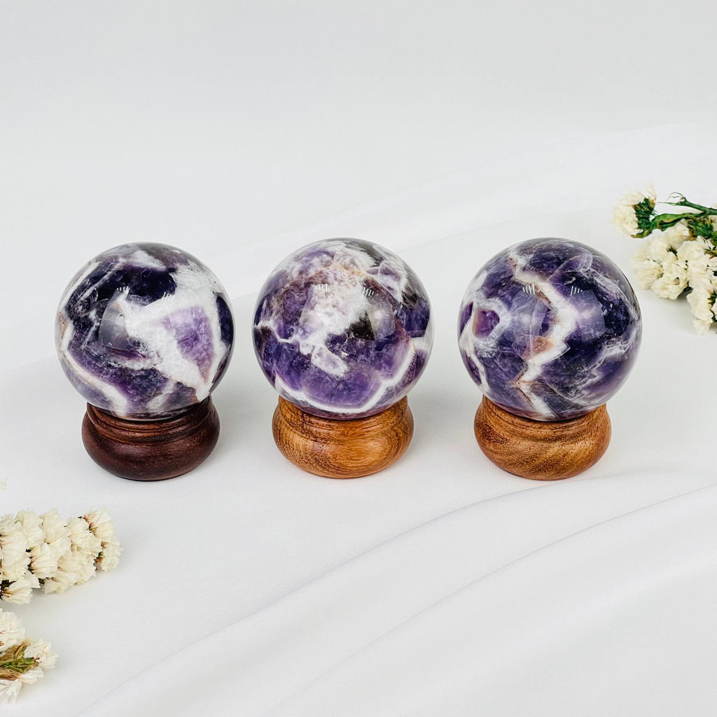 Шар из шевронного Аметиста на подставке