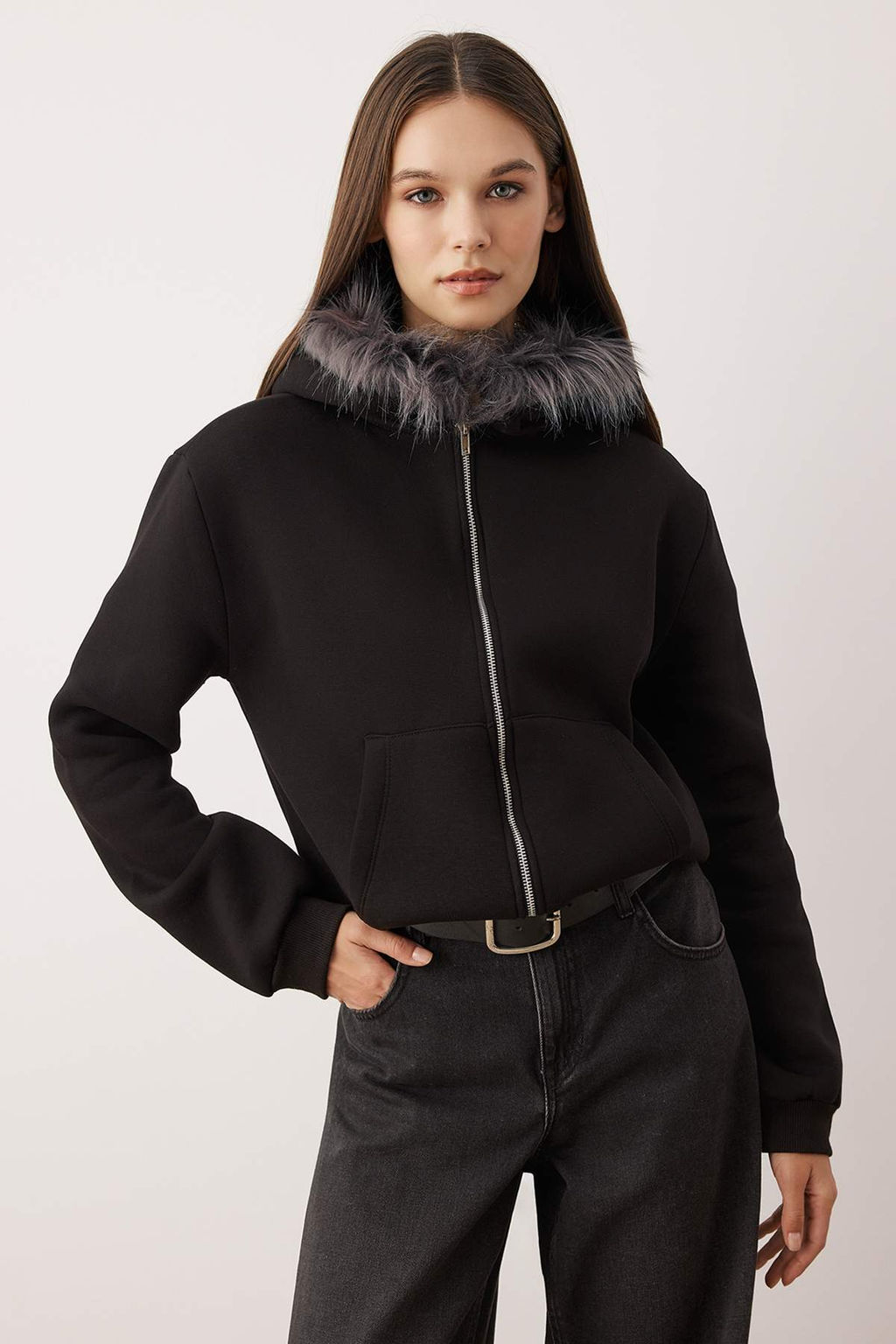 Siyah Fermuarl? Tuylu Kapusonlu Cepli Regular/Normal Kal?p Kal?n Orme Sweatshirt TWOAW26SW00176