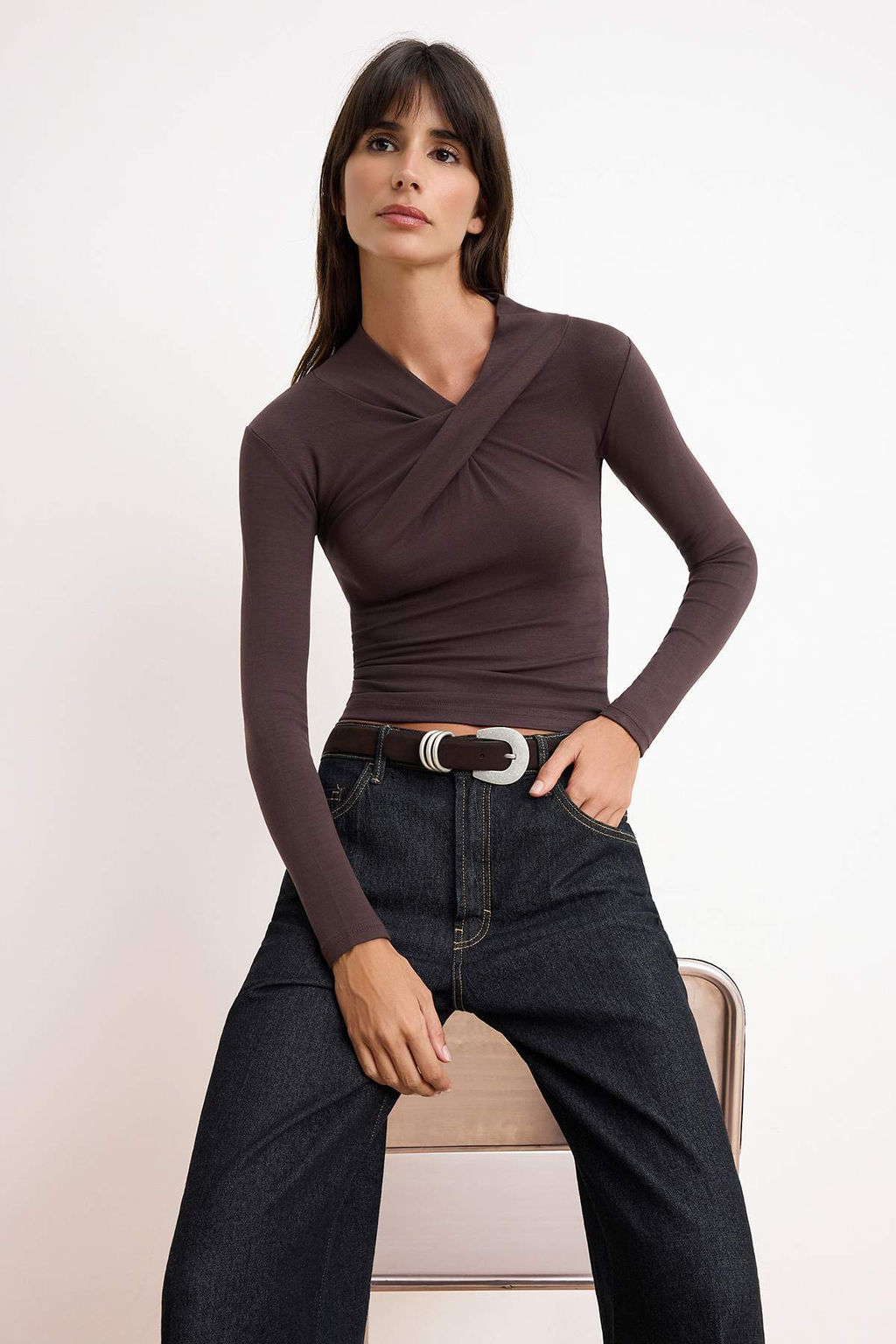 Kahverengi Fitted/Vucuda Oturan Asimetrik Yaka Uzun Kollu Esnek Orme Bluz TWOSS26BZ00692