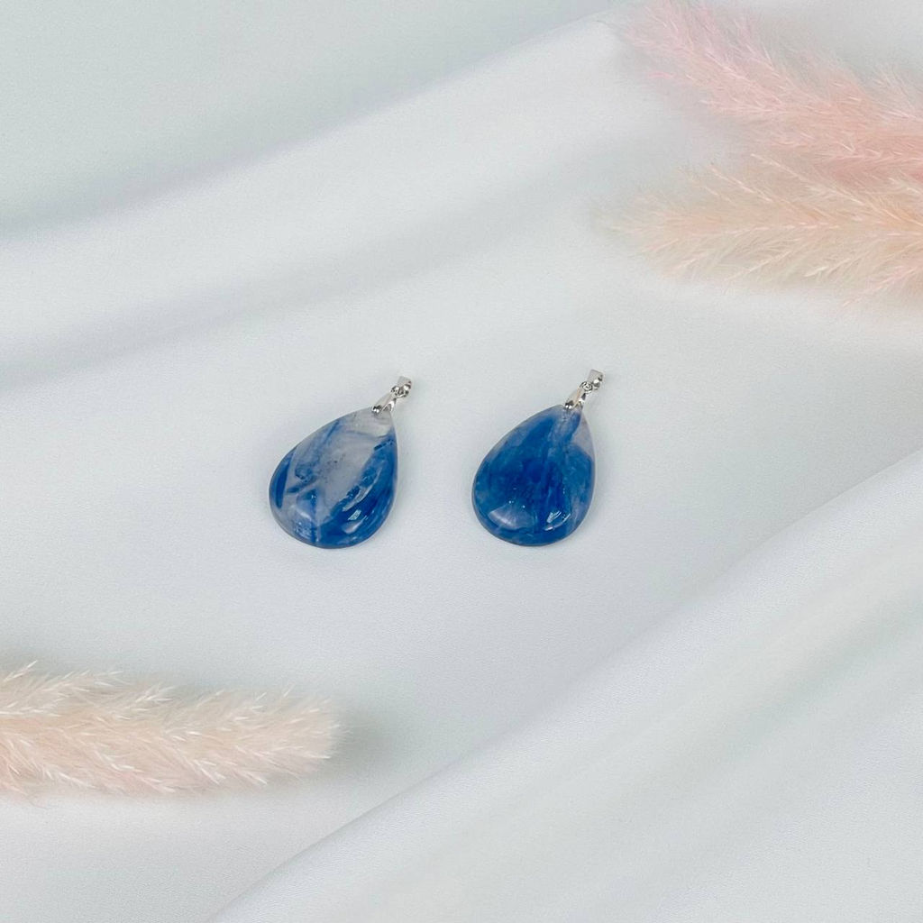 Кулон из Кианита