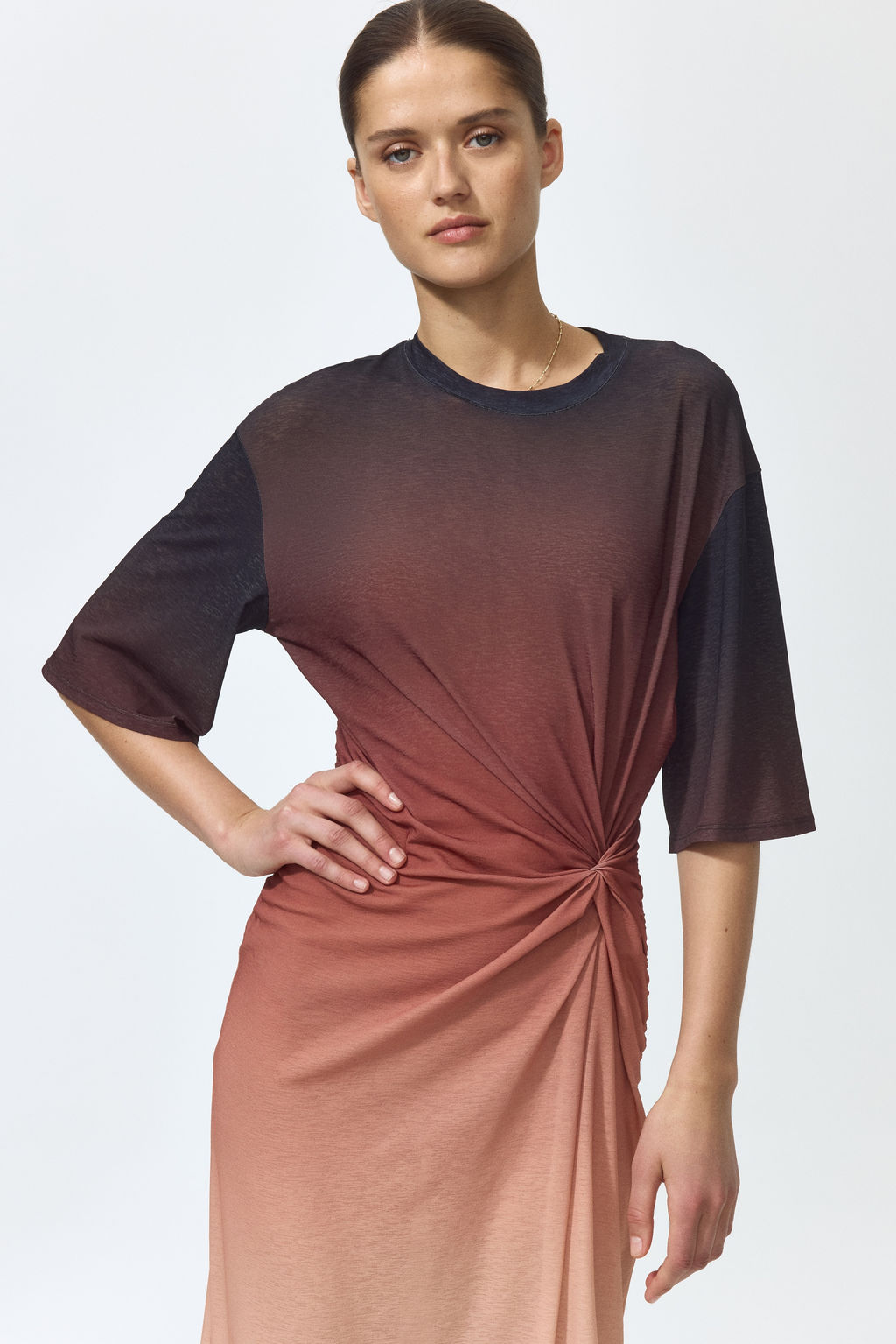 Vestido camiseta con nudo decorativo - H&m фото 5