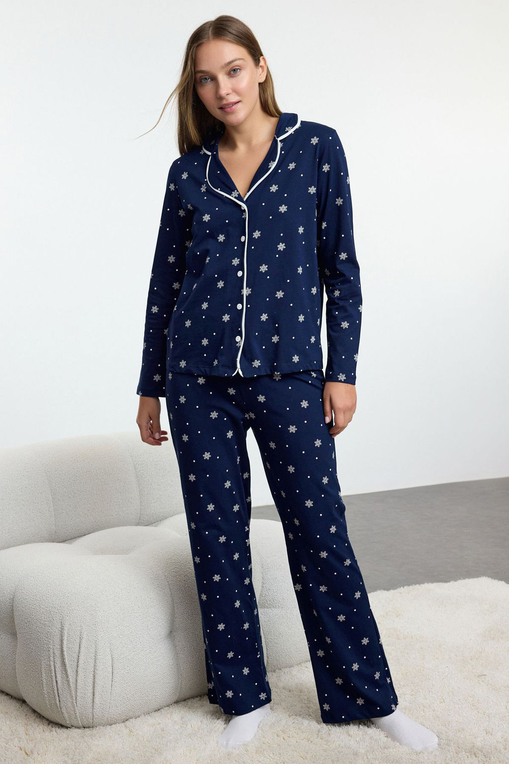 Trendyolmilla Lacivert %100 Pamuklu K?s Temal? Biyeli Orme Pijama Tak?m? THMAW25PT00083