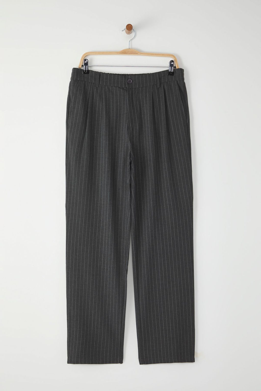 Antrasit Cizgili Pileli Klasik Baggy Fit Kumas Pantolon TMNSS24PL00024