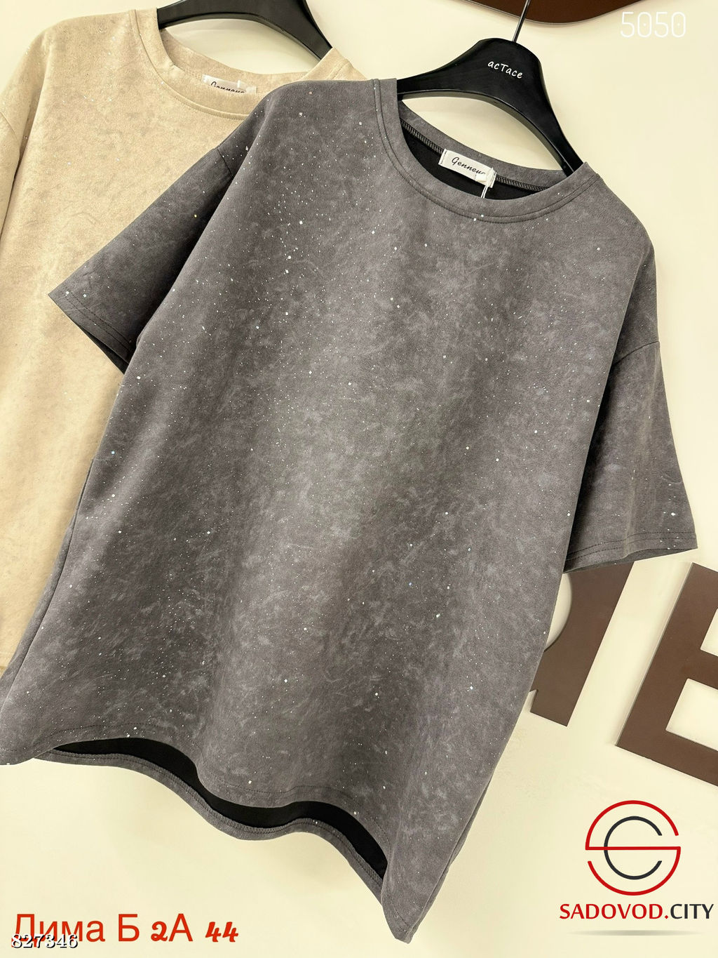 Футболка женская со стразами