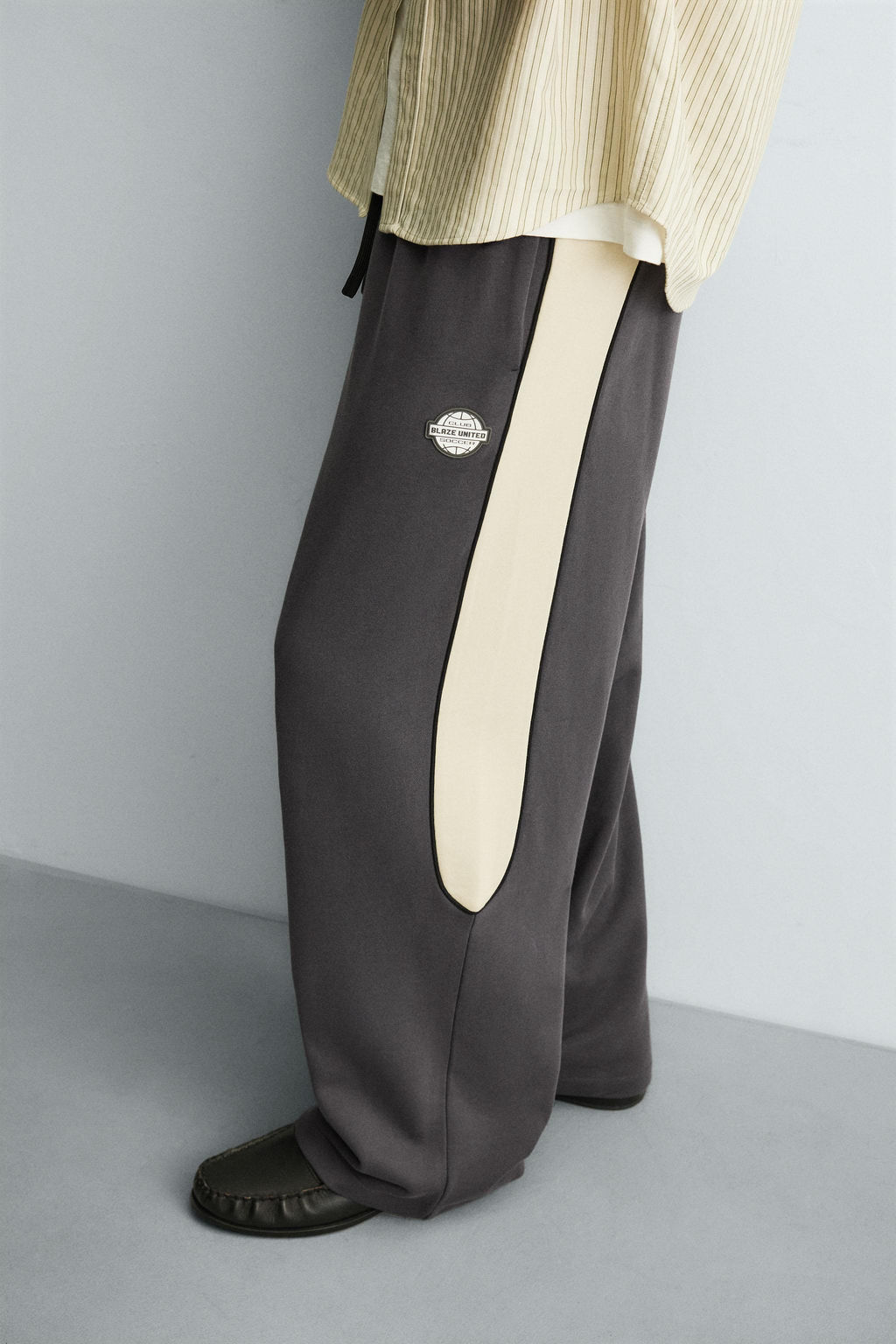 RELAXED FIT COLOUR BLOCK TROUSERS