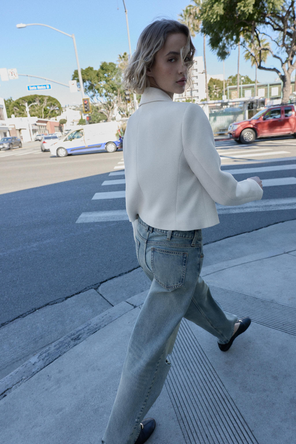 DOUBLE-BREASTED SHORT BLAZER - Zara фото 6