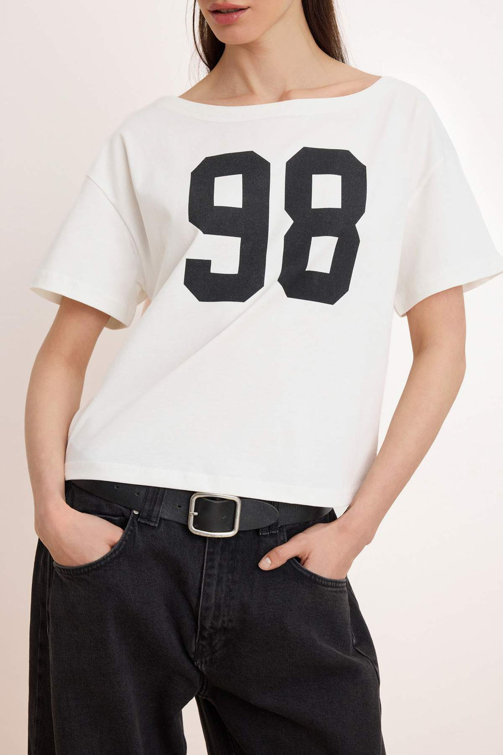 Ekru Slogan Relaxed Asimetrik Yaka Dusuk Kol K?sa Kollu Tok %100 Pamuk Orme Bluz TWOSS26BZ00517 - Trendyolmilla фото 3