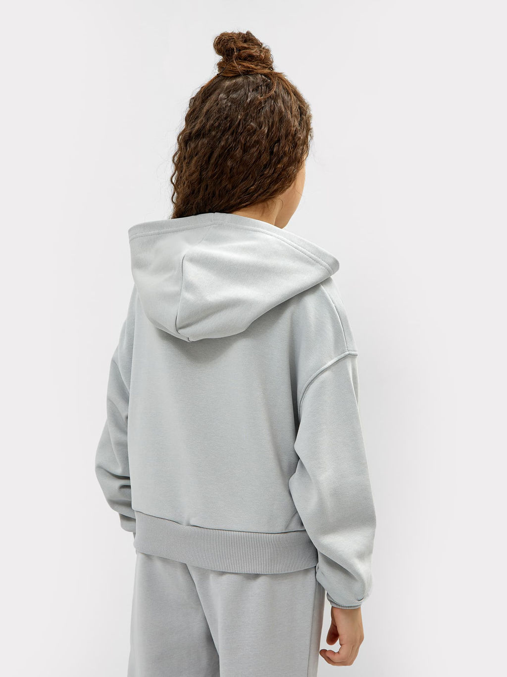 Худи для девочек укороченное в сером цвете с печатью - Mark formelle фото 3