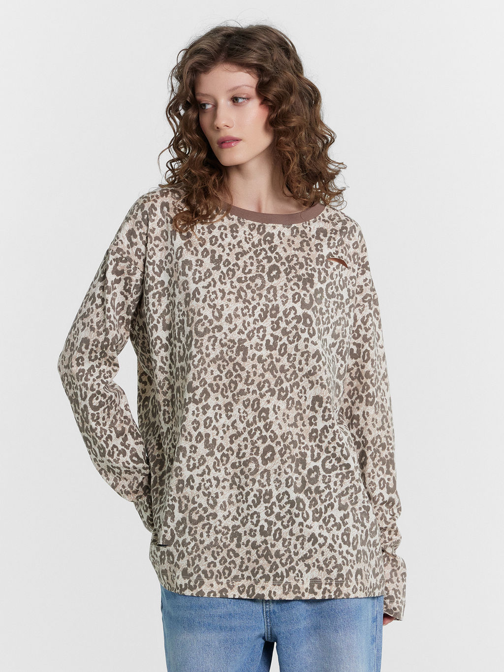 Лонгслив женский с леопардовым принтом потертый леопард 122868R